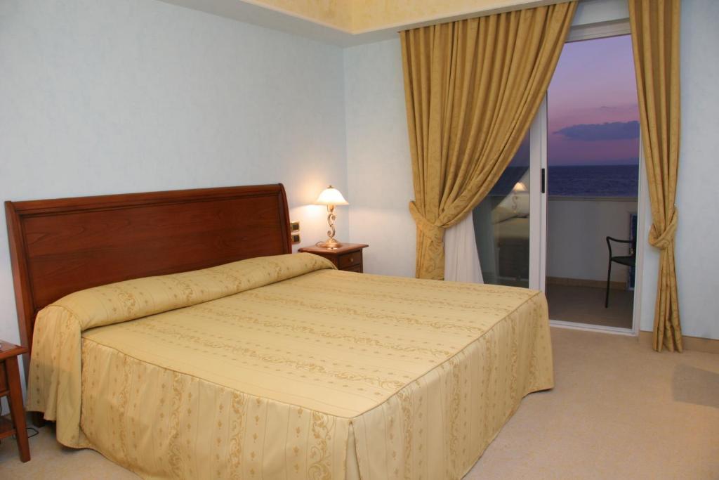 Gardenia Hotel لاتْسّارو الغرفة الصورة