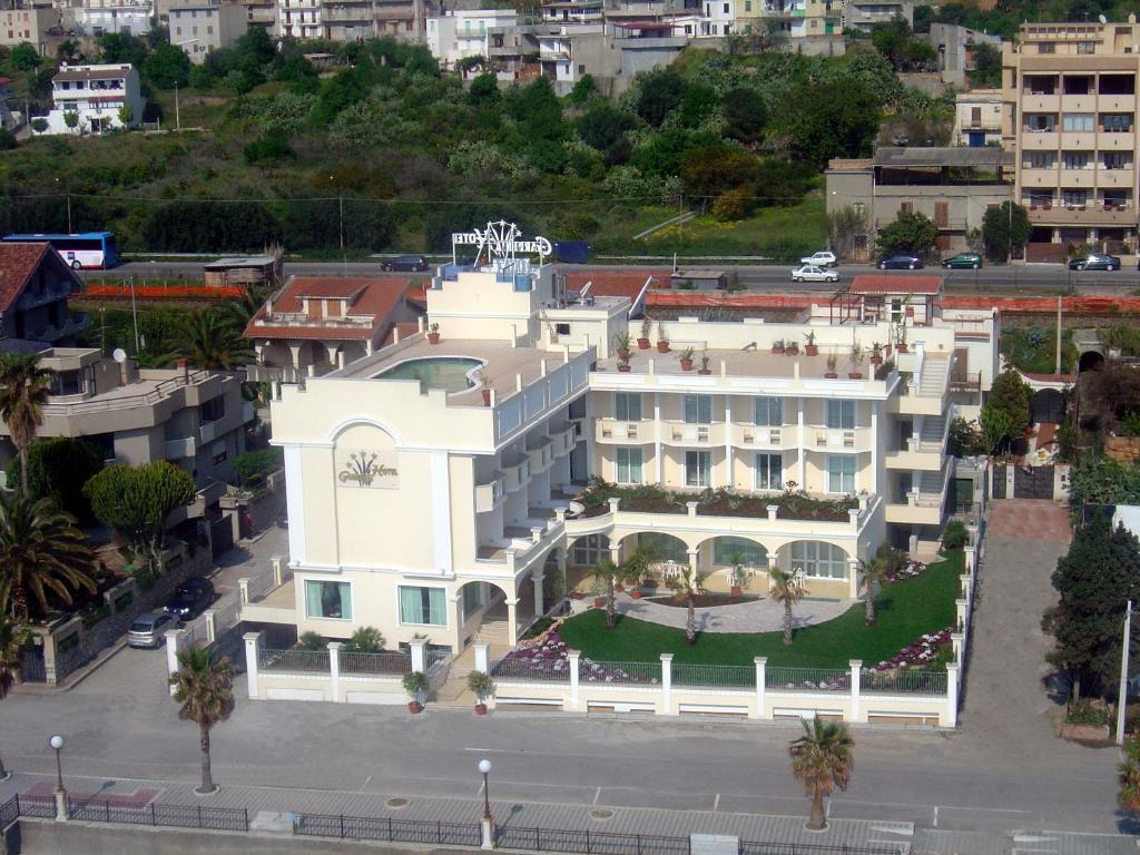 Gardenia Hotel لاتْسّارو المظهر الخارجي الصورة
